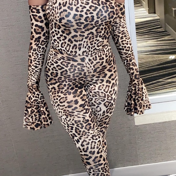 2 piece cheetah set - Picture 3 of 3